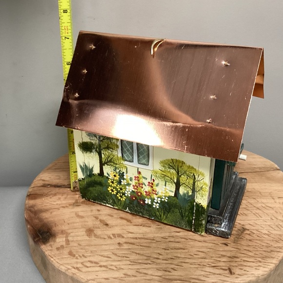 🟡 Hand Painted - Copper Roofed - Birdhouse - Excellent Condition - Unique Design - Picture 11 of 13